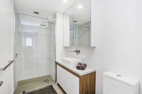KOZYGURU FORTITUDE VALLEY 2 BED DESIGNER APT + FREE PARKING QFV179-803 - Accommodation Tasmania 2