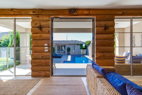 Kraimorie Large Family Beach House With Pool, Superb Water Views, Pool, And Games Room - Accommodation Tasmania 3
