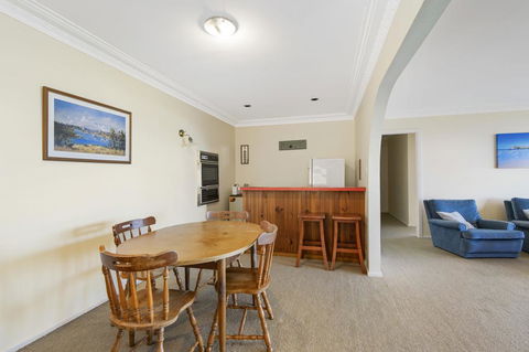 La Mer, 19 Dulconghi Street - Accommodation Tasmania 2