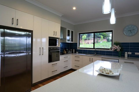 Laguna Views - Airlie Beach - Accommodation Tasmania 1