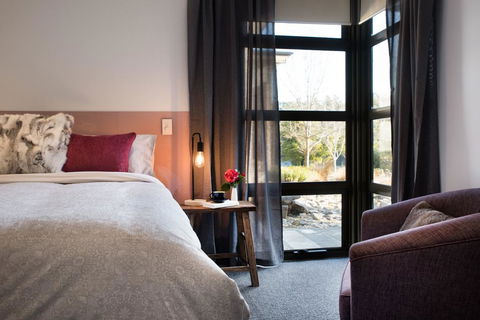 Lake Daylesford Lodge 6 - Accommodation Tasmania 2