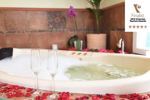 Lakeside Cottage Luxury B&B - Accommodation Tasmania 3