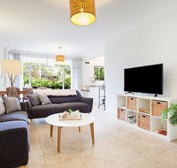 Light and airy garden apartment steps from surf - Accommodation Tasmania