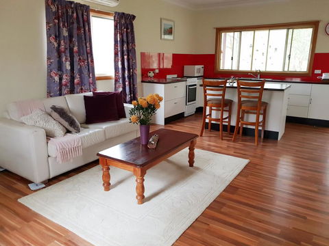Lucky Mountain Cottage - Accommodation Tasmania 0