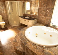 Luxuary self-contained living with Spa. - Accommodation Tasmania