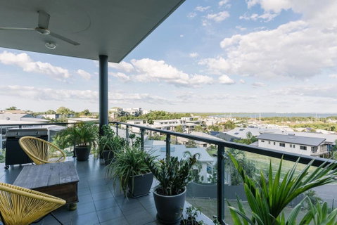 Luxury & Location - Sea Views With Modern Class ! - Accommodation Tasmania 3