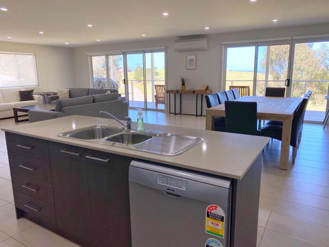 Luxury 3BR Home With KING Bed Metung - Accommodation Tasmania 2