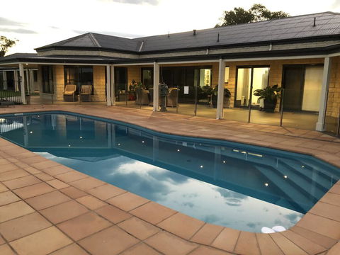 Luxury 4 Bedroom Apartment - Accommodation Tasmania 0