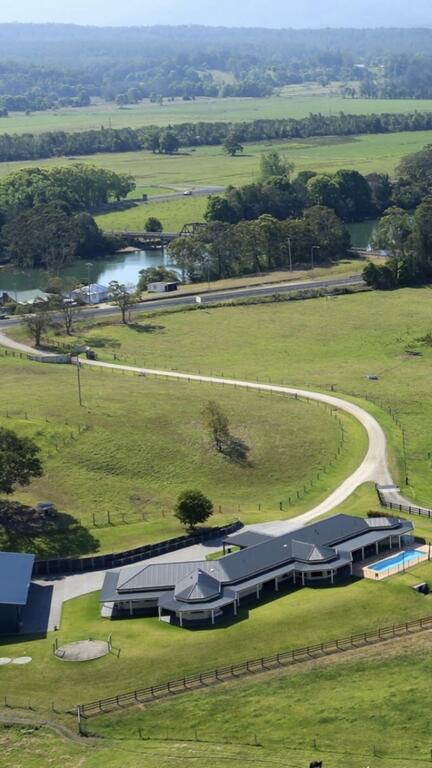 Luxury 4 Bedroom Apartment - Accommodation Tasmania 1