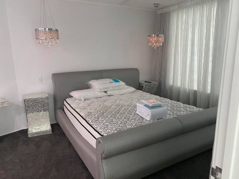Luxury Apartment, Perfect Location - Accommodation Tasmania 2