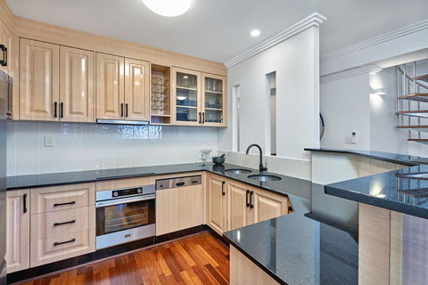 Luxury Cairns Penthouse Apt With Ocean Views (903) - Accommodation Tasmania 2