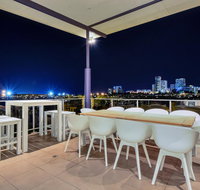 Luxury Darwin City Lights Jacuzzi Central Location Large House New Furnishings - Accommodation Tasmania