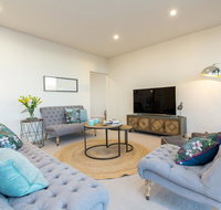 Luxury Four Bedroom Apartment - Accommodation Tasmania