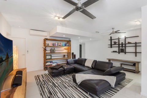 Luxury Pool Side Apartment In Beachfront Resort - Accommodation Tasmania 0