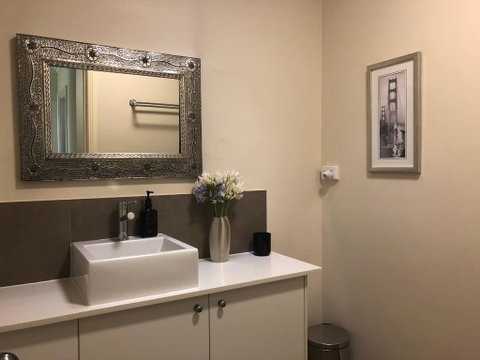 Luxury Room 15mins From Wagga's CBD - Accommodation Tasmania 1