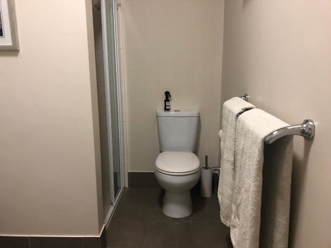 Luxury Room 15mins From Wagga's CBD - Accommodation Tasmania 3