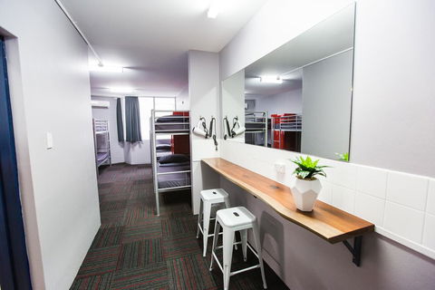 Mad Monkey Backpackers Waterfront - Accommodation Tasmania 2
