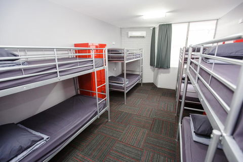 Mad Monkey Backpackers Waterfront - Accommodation Tasmania 3