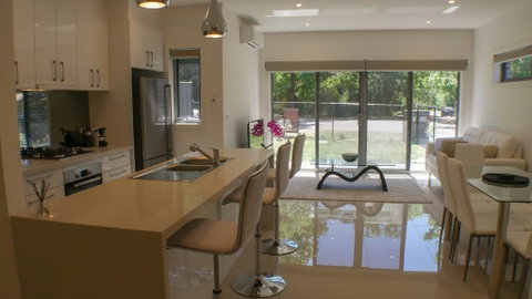 Maison Executive - Accommodation Tasmania 1