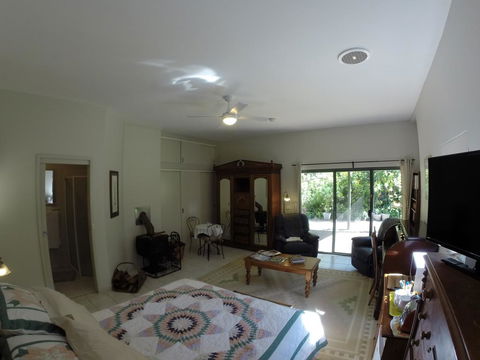 Mandalay House - Accommodation Tasmania 2