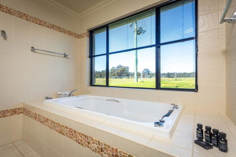 Mandalay Villas - Villa 1 - Accommodation Tasmania 3