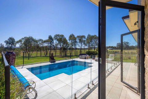 Mandalay Villas - Villa 1 - Accommodation Tasmania 0