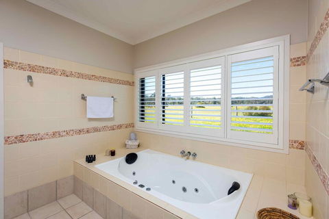 Mandalay Villas - Villa 2 - Accommodation Tasmania 1