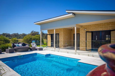 Mandalay Villas - Villa 2 - Accommodation Tasmania 0