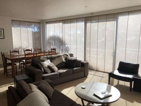 Mark II 2 West - Accommodation Tasmania 3