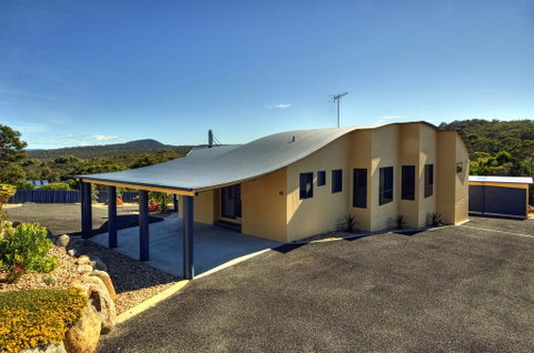 Mayakitana - Overlooking The Golf Course - Accommodation Tasmania 3