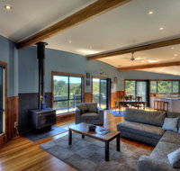 Mayakitana - Overlooking the golf course - Accommodation Tasmania