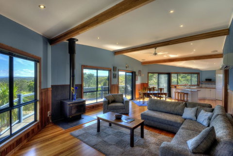 Mayakitana - Overlooking The Golf Course - Accommodation Tasmania 0