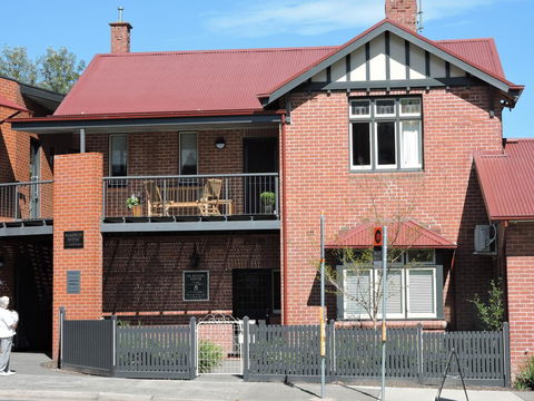 McKenzie House - Accommodation Tasmania 0