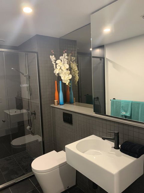 Midnight@Braddon Modern Executive Apt, Pool, Sauna, Secure Parking, Wine - Accommodation Tasmania 2