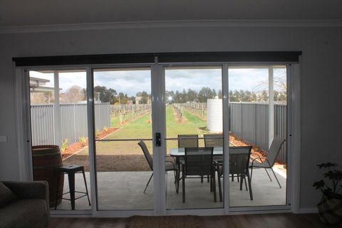 Milawa Vineyard Views - Guesthouse 2 - Accommodation Tasmania 2