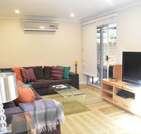 Modern 2 Bedroom Unit Close to CBD - Accommodation Tasmania