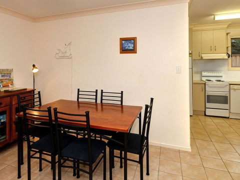 Modern 3 Bedroom Townhouse - Accommodation Tasmania 2