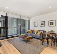 Modern apartment with balcony near Kings Domain - Accommodation Tasmania