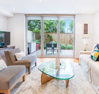 Modern apartment with large courtyard and short walk to Bondi Beach - Accommodation Tasmania