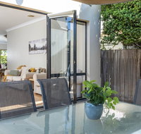 MOMENTS FROM BRADDON  ANU SPACIOUS and RELAXED - Accommodation Tasmania
