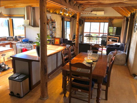 Mountain Grass Lodge (2 Bedroom) - Accommodation Tasmania 1