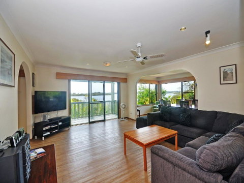 Myall Manor - Accommodation Tasmania 2