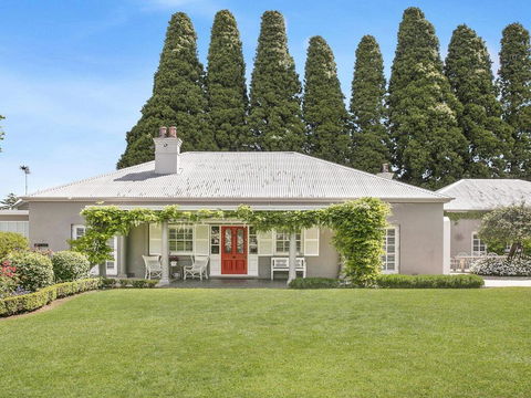 Nattai Lodge - House & Cottage In Beautiful Garden - Accommodation Tasmania 0