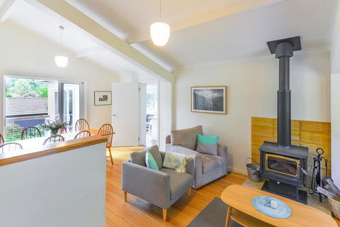NATURE LOVERS DREAM // FIREPLACE //ACCESS TO HIKES - Accommodation Tasmania 1