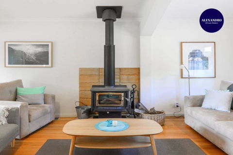 NATURE LOVERS DREAM // FIREPLACE //ACCESS TO HIKES - Accommodation Tasmania 3