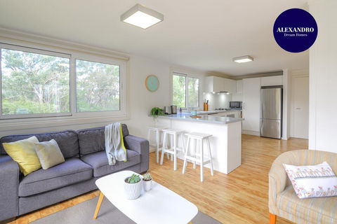 NATURE LOVERS DREAM // FIREPLACE //ACCESS TO HIKES - Accommodation Tasmania 0