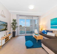 Near Airport  Train Station Stylish Two-Story Apartment - Accommodation Tasmania