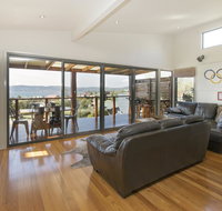 Ned Kelly's Retreat - Sophisticated style with modern convenience and magical outlook - Accommodation Tasmania