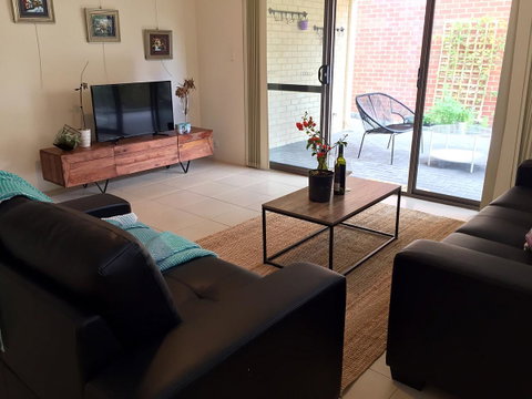 Holiday Home Near Perth City / Airport / Stadium / Casino - Accommodation Tasmania 2