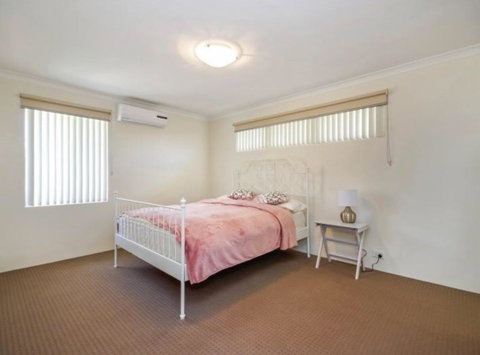 Holiday Home Near Perth City / Airport / Stadium / Casino - Accommodation Tasmania 12